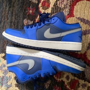 Woman’s Air Jordan 1 Low Size 7.5 Great condition worn around 3 times